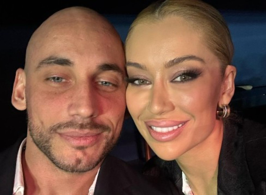 Muž Tee Tairović stigao na venčanje: Noga mu je i dalje povređena, majica samo što ne pukne od mišića