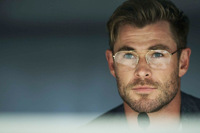 Nosi repliku narukvice napravljene od kose Emili Bronte: "Gola" haljina u kojoj se pojavila Margo Robi je bila promišljen izbor (FOTO)