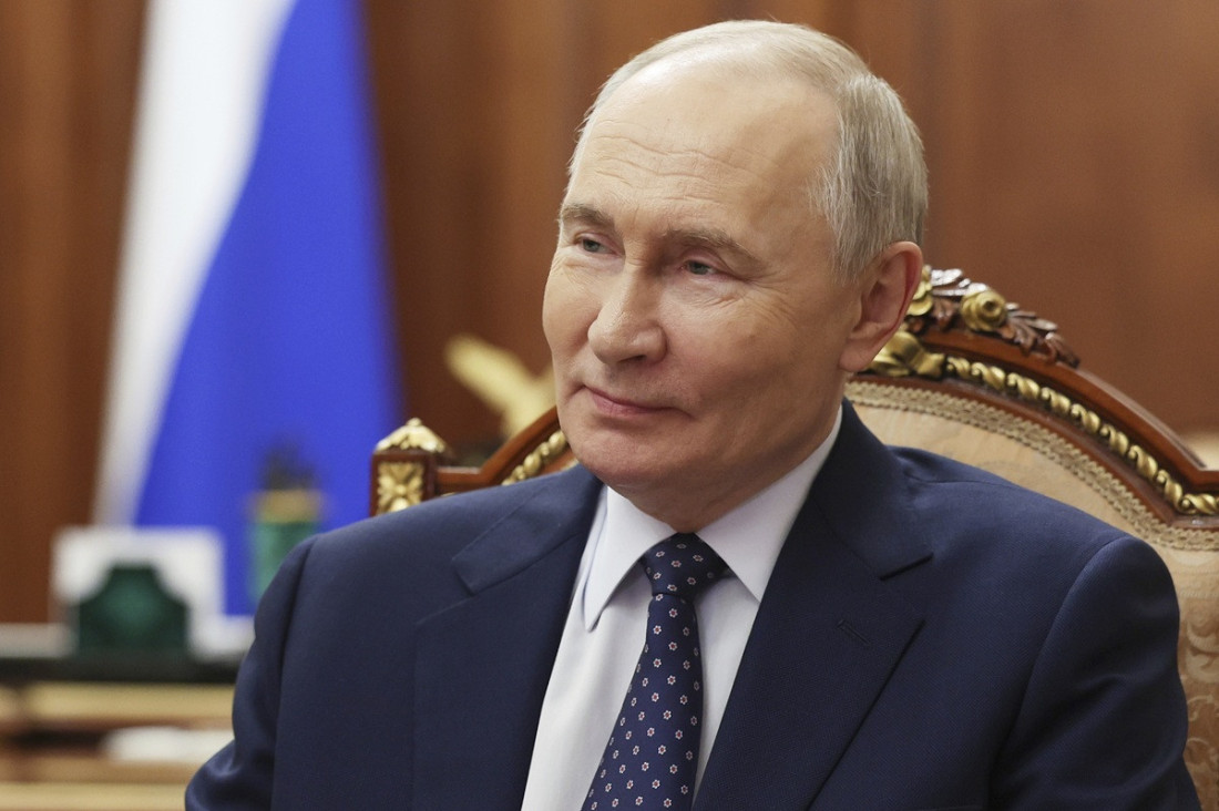 Prvi put kleknuo pred Svevišnjim: Putin progovorio o najtežem danu u životu! (VIDEO)