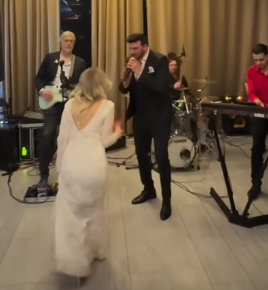 Oženio se pevač "Zvezda Granda": Skrasio se pored ove atraktivne plavuše