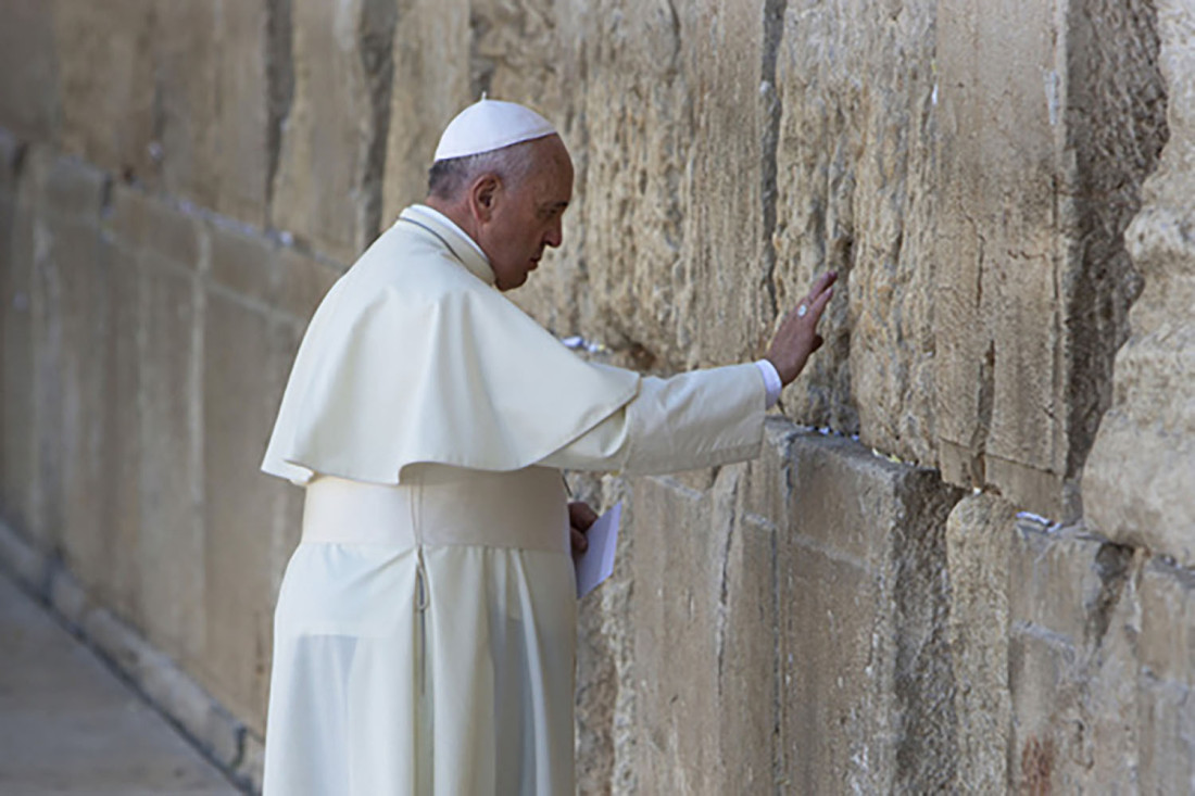 Suze i tišina u Vatikanu: Papa Franja se oprostio na Uskrs, bez glasa, ali s porukom! Ovo je poslednja fotografija (FOTO/VIDEO)