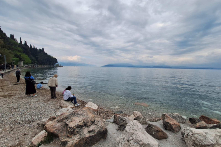 Grad na vodi koji morate posetiti: Srednjovekovne ulice, termalni izvori i pogled na jezero Garda (FOTO)