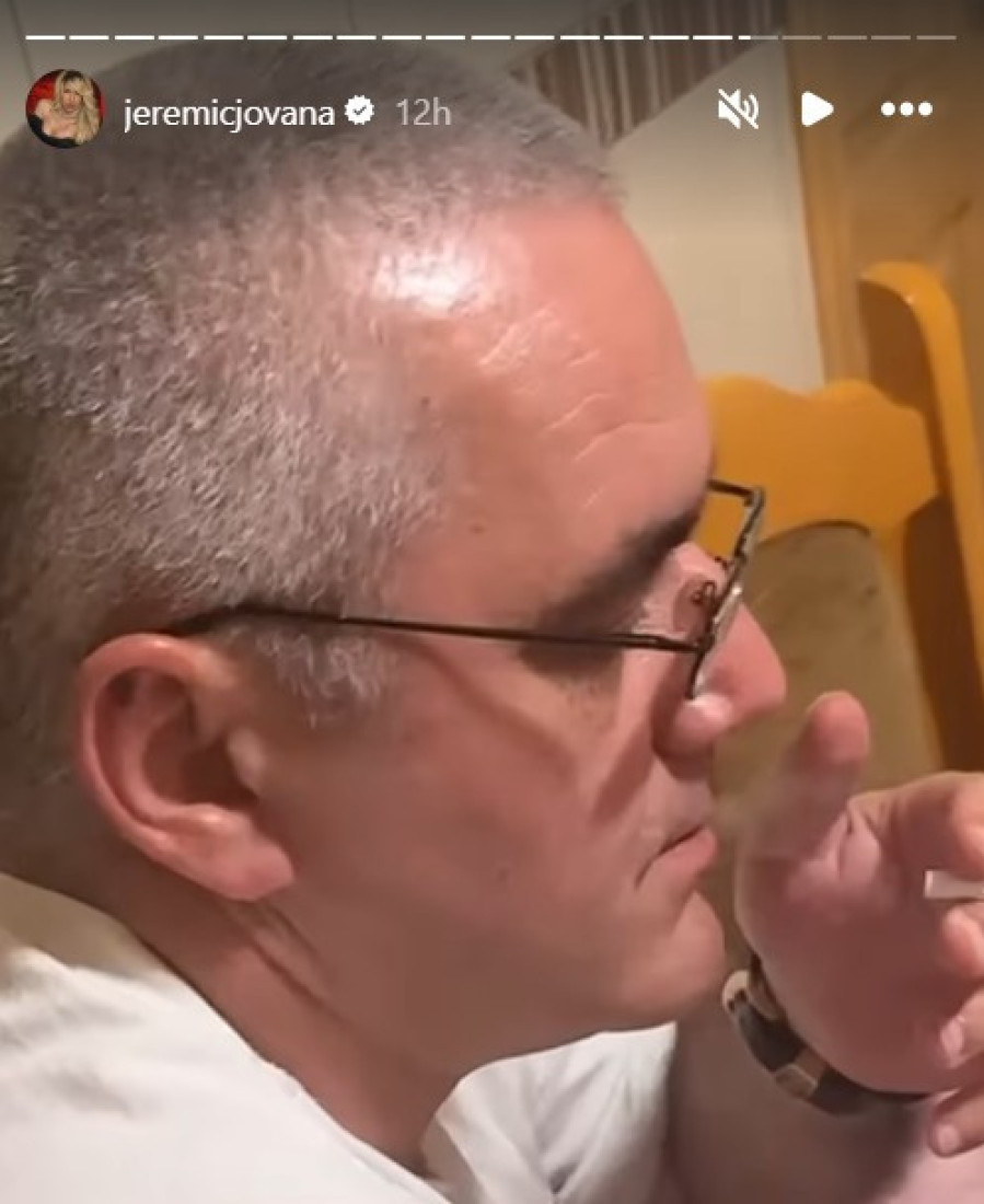 Jovana Jeremić ugostila brata! Objavila snimak, a evo šta je pomno pratio (FOTO)