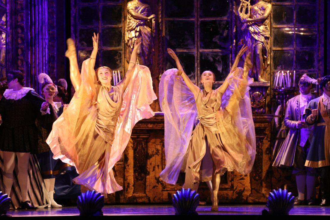 Ovacije za raskošni spektakl "Fantom iz opere": Pogledajte ko je od poznatih prošetao crvenim tepihom (FOTO/VIDEO)