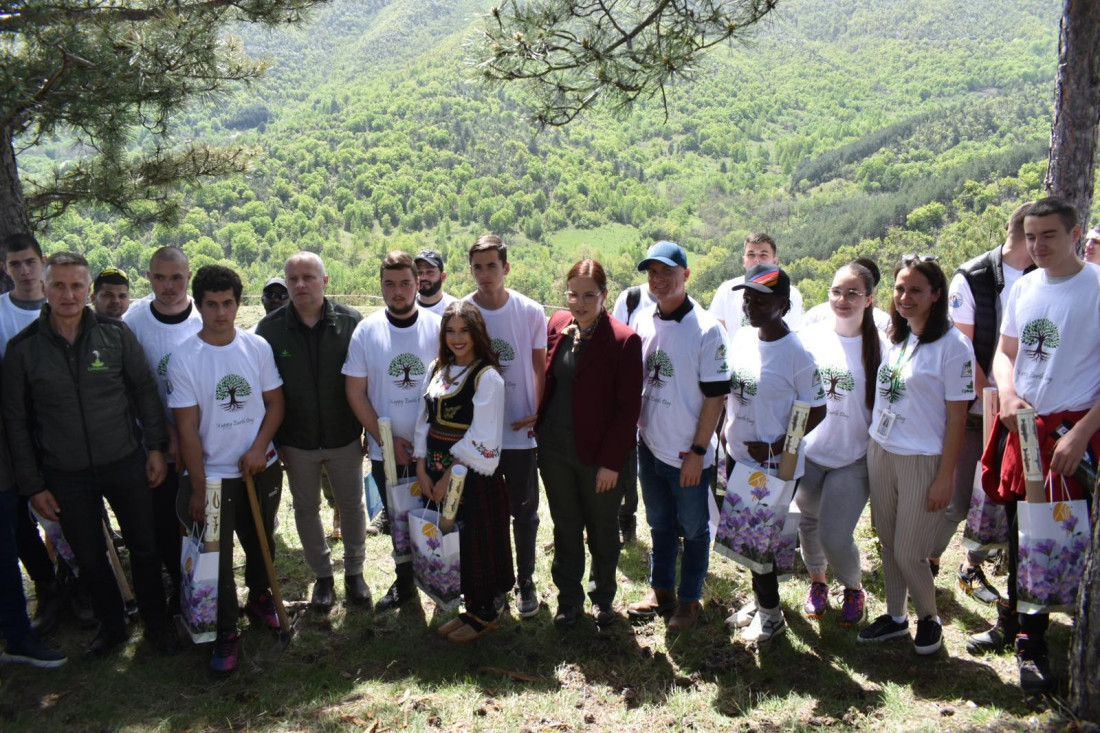 Ministarka Pavkov obeležila Dan planete Zemlje akcijom sadnje na teritoriji PIO „Stolovi“