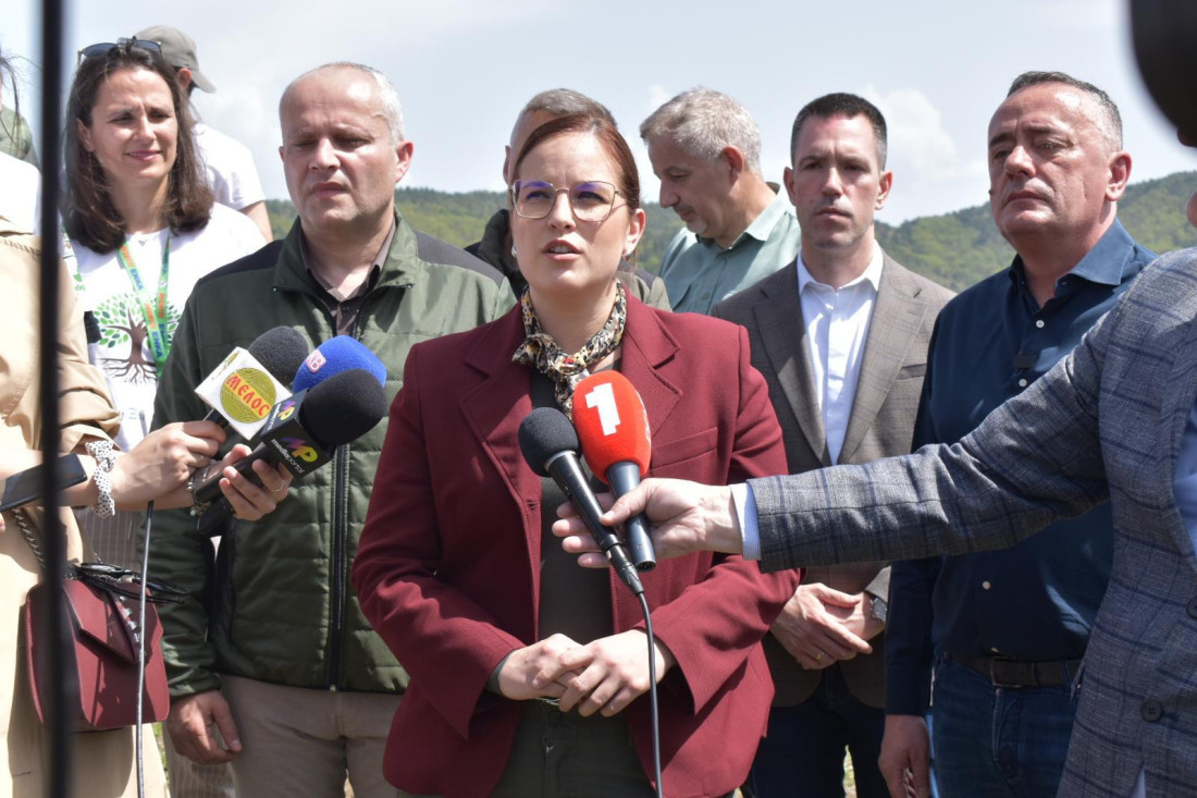 Ministarka Pavkov obeležila Dan planete Zemlje akcijom sadnje na teritoriji PIO „Stolovi“