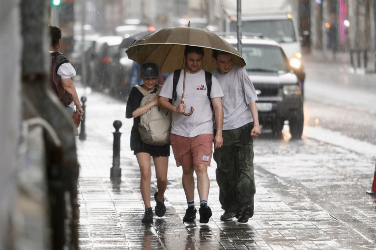 Počelo nevreme, biće i grada: RHMZ objavio kada će tačno prestati nepogode!