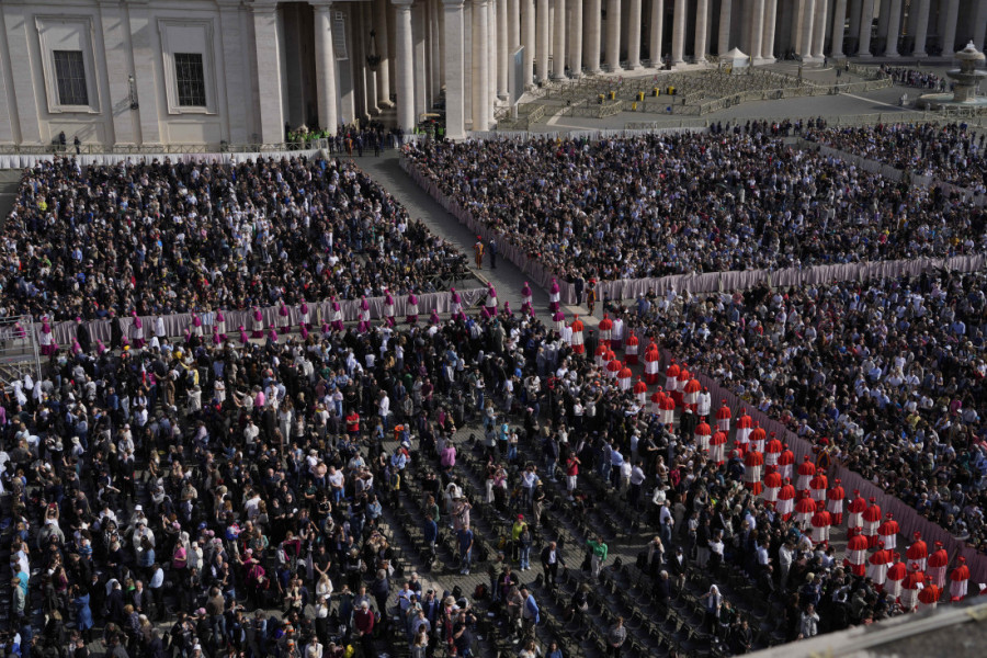Kako funkcioniše konklava? Sve se odigrava iza zatvorenih vrata, a način izbora novog pape ima niz strogih pravila