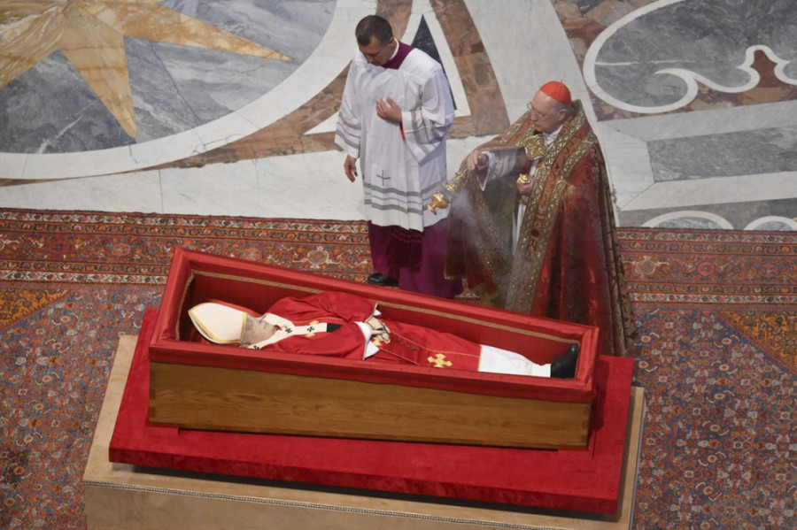 Povorka sa kovčegom u kojem je telo pape Franje preći će 6 kilometara do mesta sahrane!