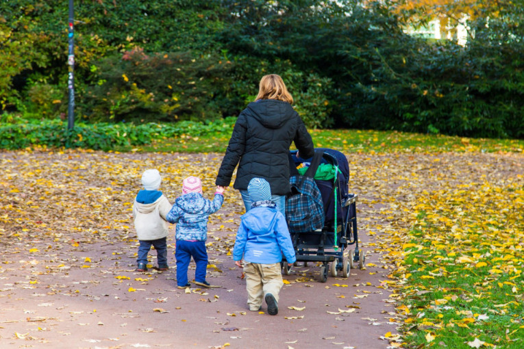 Iznajmite babu samo za sebe: Nema mobilnog ni grljenja, ali je zato dnevnica paprena