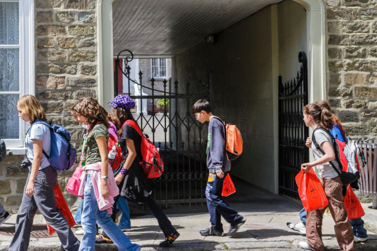 Obavezno pročitajte: Kada je vreme da deca idu u školu bez pratnje roditelja, ova stvar posebno važna!