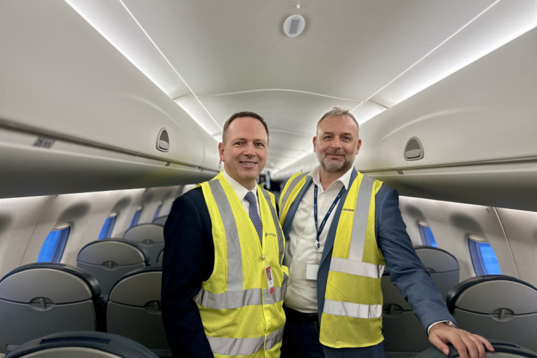 "Er Srbija" obogatila flotu novim avionom tipa "embraer" E-195