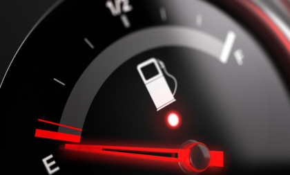 Vozite na rezervi? Nije jedini problem što možete da ostanete na sred puta, već i šteta koja preti vašem vozilu