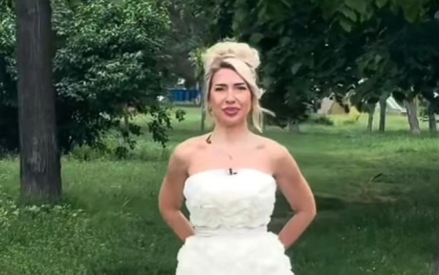 Jovana Jeremić provocira u bezobraznom bikiniju: Evo i ko joj pravi društvo (FOTO)