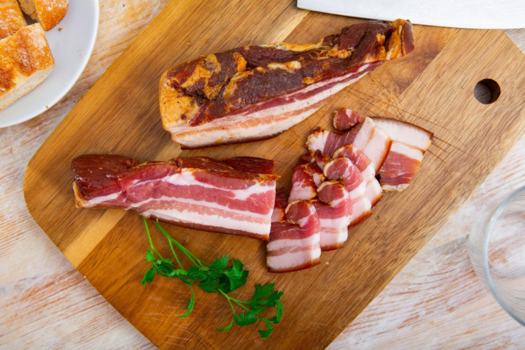 Recept dana: Zapečene taljatele sa slaninom i kačkavaljem ne traže velike kulinarske veštine, a ukus im je fantazija