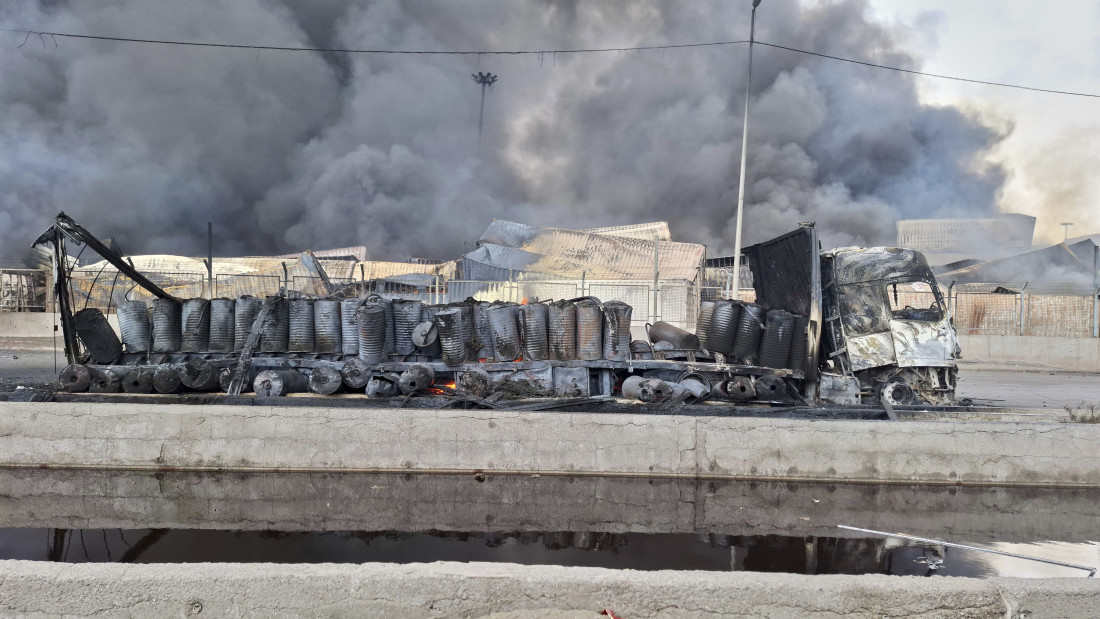Požar guta luku u Iranu: Putin šalje specijalne avione da pomognu (FOTO)