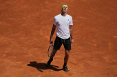 Zverev kažnjen zbog telefona: Ne, nije nikoga zvao, pogledajte šta je uradio usred meča (VIDEO)