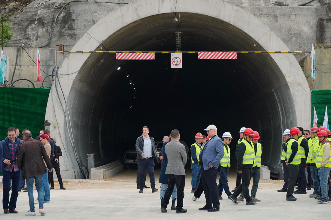 Vučić obišao radove na auto-putu Miloš Veliki: Ovo je veličanstveno, deonica Preljina-Požega gotova do Vidovdana (FOTO/VIDEO)