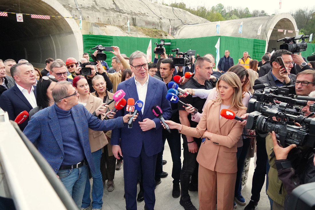 Vučić obišao radove na auto-putu Miloš Veliki: Ovo je veličanstveno, deonica Preljina-Požega gotova do Vidovdana (FOTO/VIDEO)
