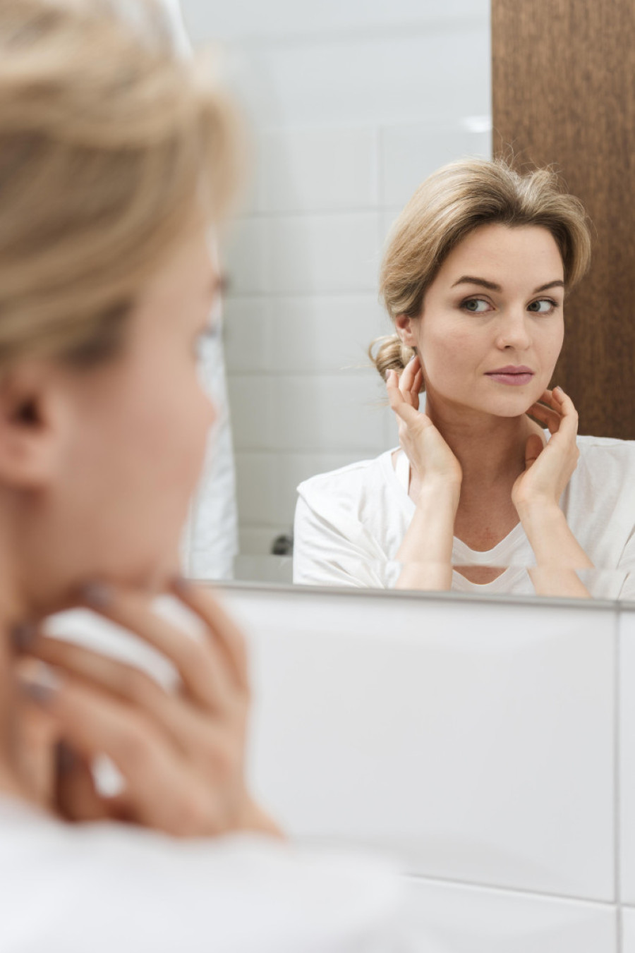 Nikad lakše do mladalačkog tena: Nova generacija seruma u 2025. briše godine sa vašeg lica