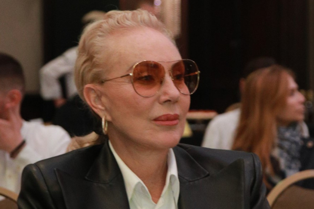 Lepa Brena peva sa rođenom sestrom: Osvanuo dirljiv momenat (FOTO)