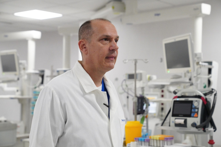 Ludaci došli pred Radon: Blokaderi se skupili ispred Instituta "Niška Banja" (VIDEO)