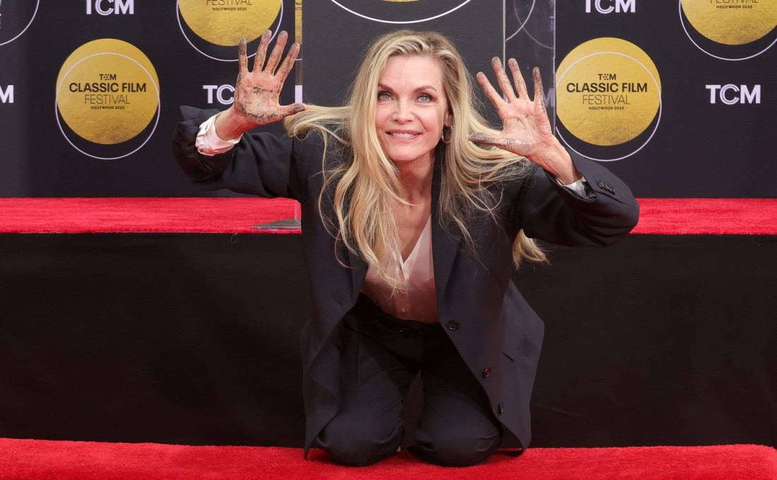 Mišel Fajfer i zvanično u društvu velikih zvezda: Otisci šaka i stopala za večnost u Holivudu (FOTO/VIDEO)