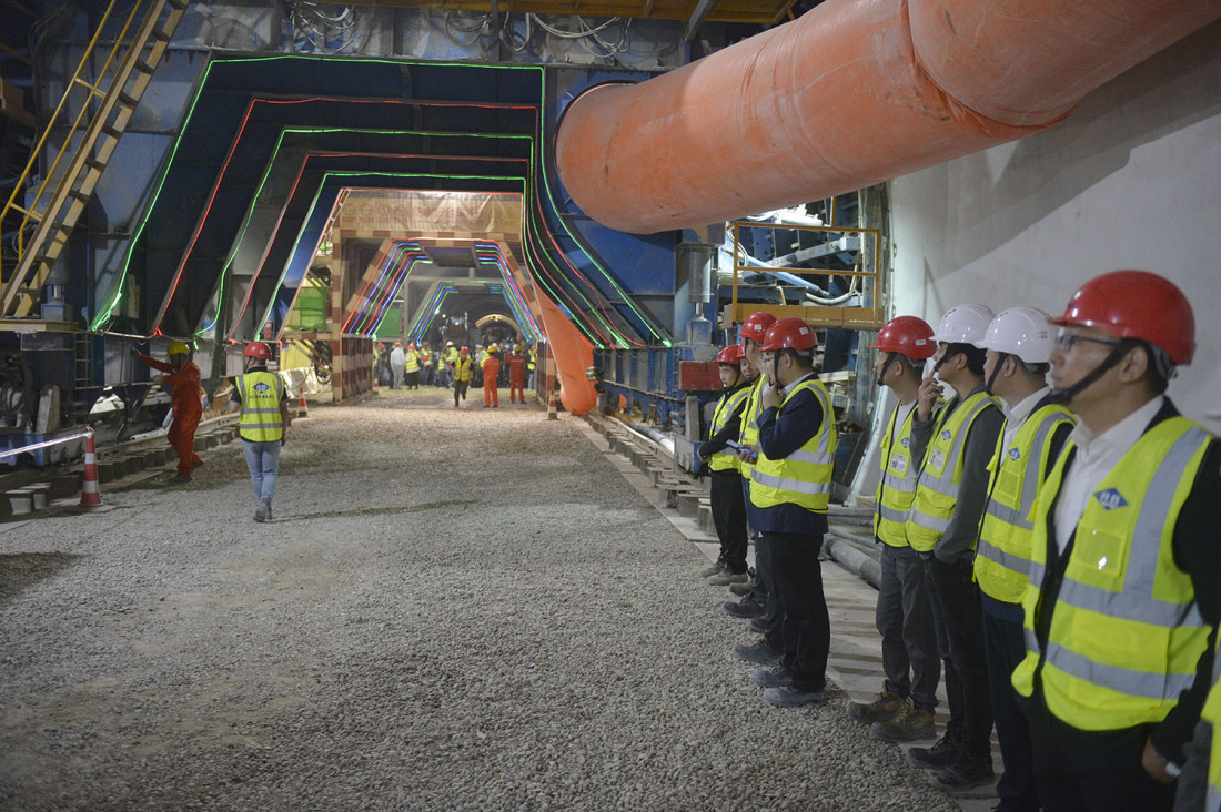 Vučić na Fruškogorskom koridoru, obišao "Iriški venac": Ovo će biti najduži i najveći tunel u Srbiji (FOTO/VIDEO)