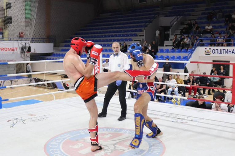 Kik-boks klub Niš najbolji tim Srbije! Medalje pljuštale u Rumi!