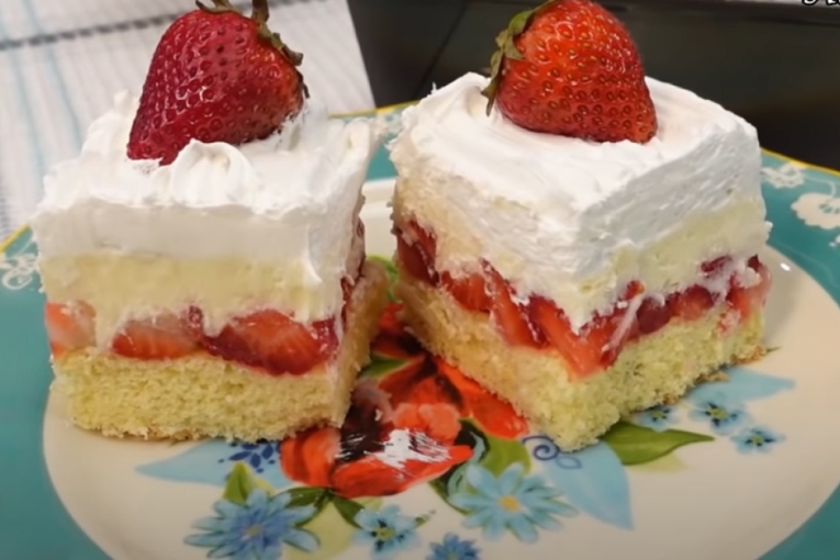 Recept dana: Kremasta torta sa jagodama i keksom se ne peče i uspeva i početnicima u kuhunji