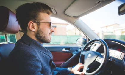 Vožnja u leru ili motorno kočenje: Zašto stara vozačka navika više nema smisla u modernim automobilima