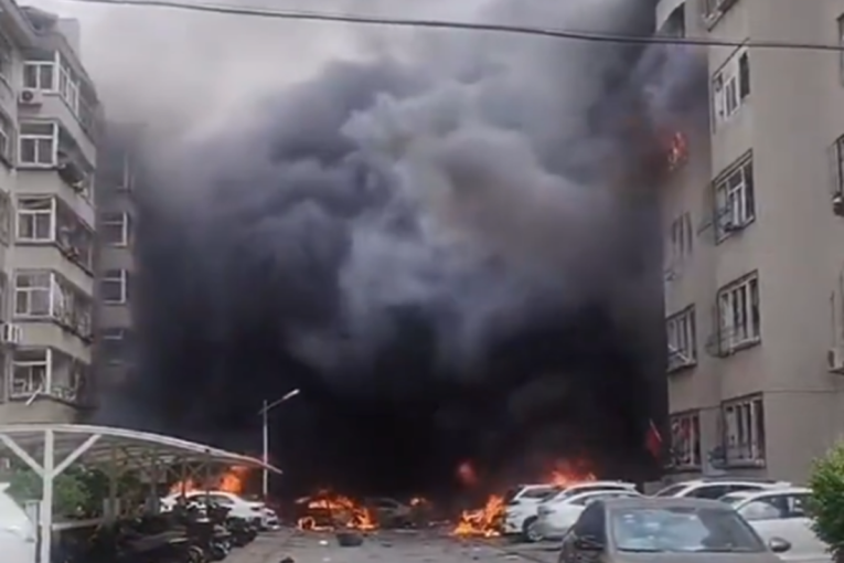 Strah i pustoš u Kini: Moćna eksplozija razorila stambene zgrade, snimljeni dramatični prizori (VIDEO)