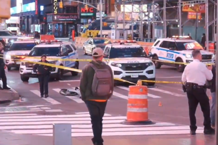 Pucnjava na Tajms skveru! Policija u poteri (VIDEO)