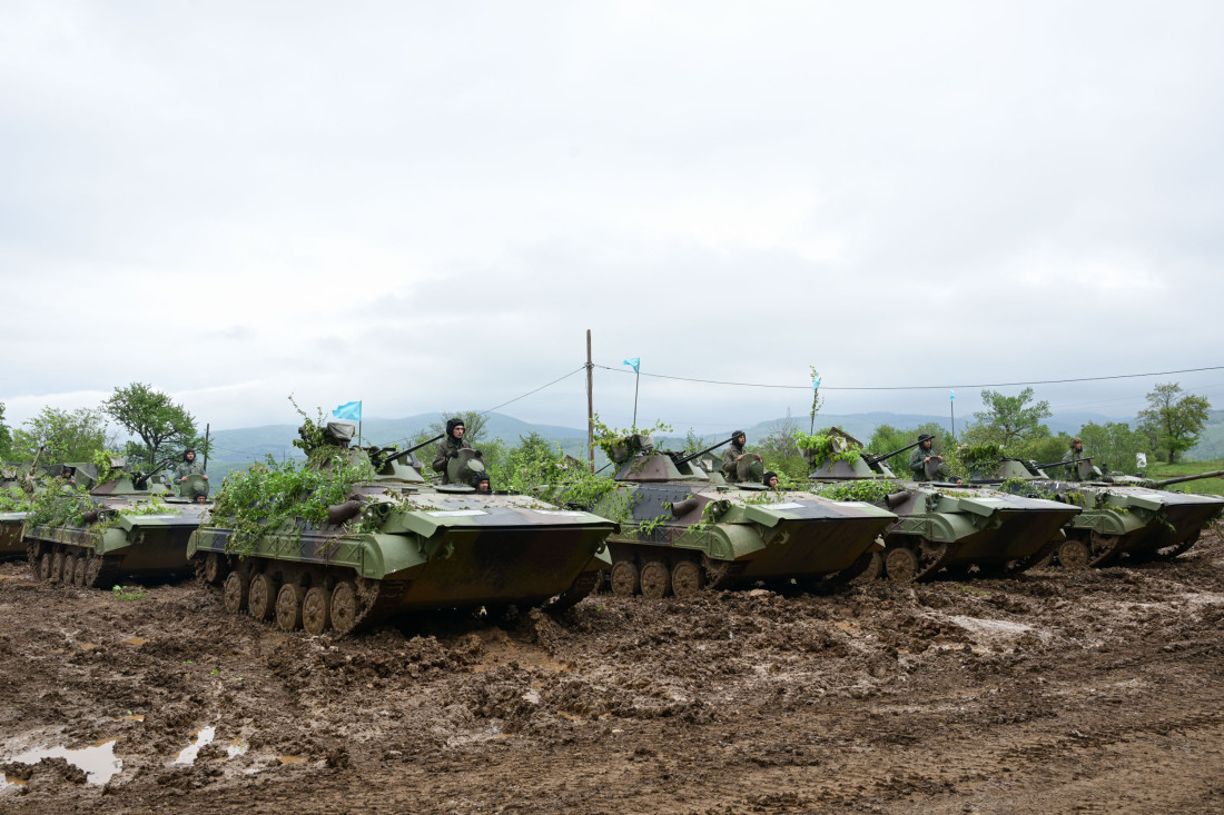 Prštalo na Pasuljanskim livadama: Vatra sevala iz tenkova i druge teške artiljerije (FOTO/VIDEO)