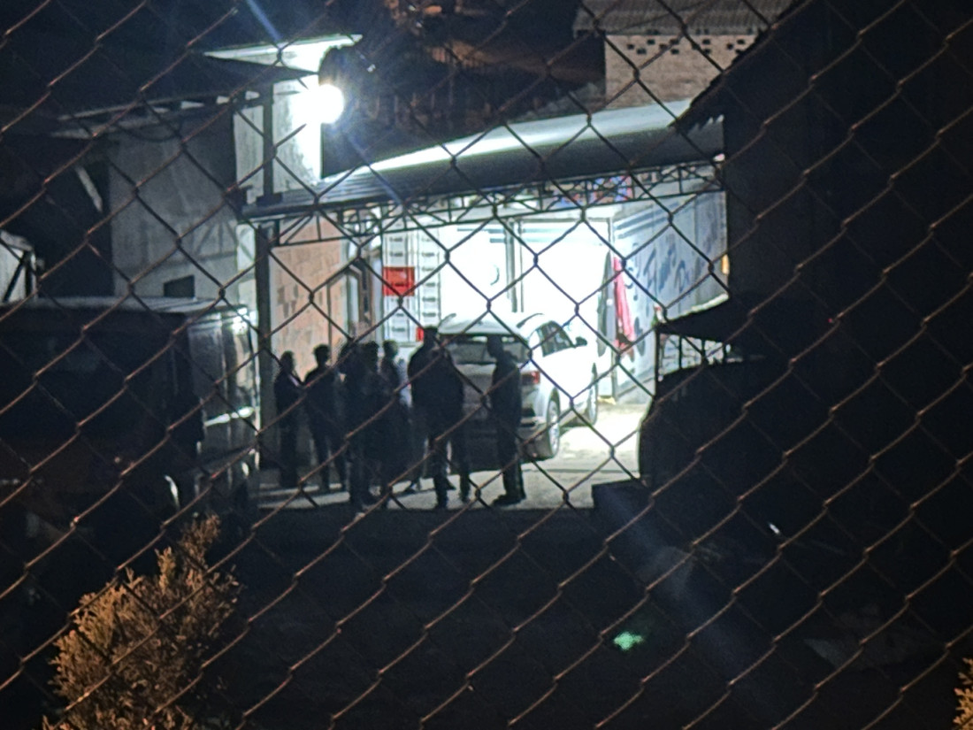 Komšije u šoku, stigao i sveštenik: Prve fotografije i snimak sa mesta nezapamćene tragedije u Topoli (FOTO/VIDEO)