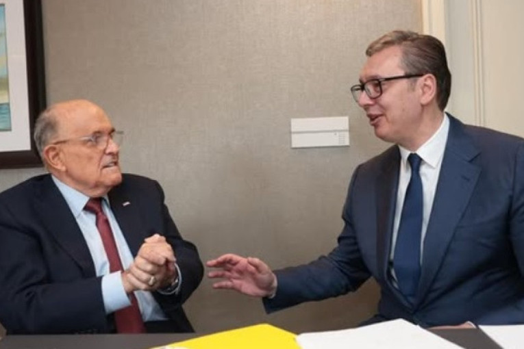 Vučić sa Floride poručuje: Odličan razgovor sa Đulijanijem o bližim odnosima Srbije i SAD