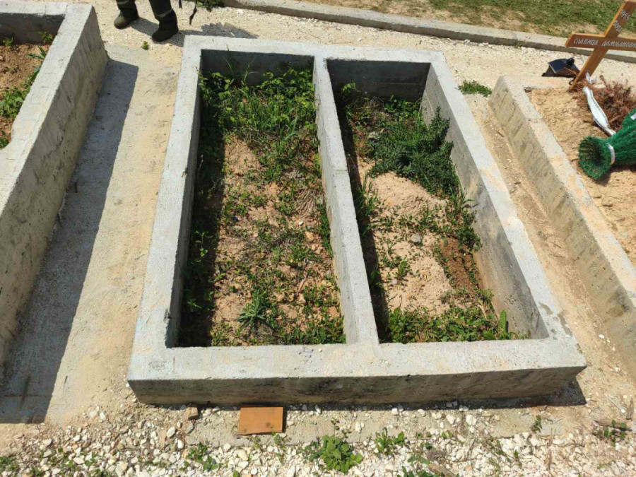 Ovde će počivati Jokići: U selu spremaju sahranu za dedu, oca i unuka (VIDEO)