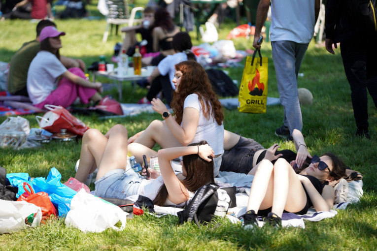 Koliko neradnih dana nas čeka za Vaskrs i Prvi maj: Evo kako da napravite mini-odmor!