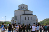 Patrijarh u rodnom mestu Svetog Save: Služio liturgiju povodom 850 godina od rođenja sveca (FOTO)