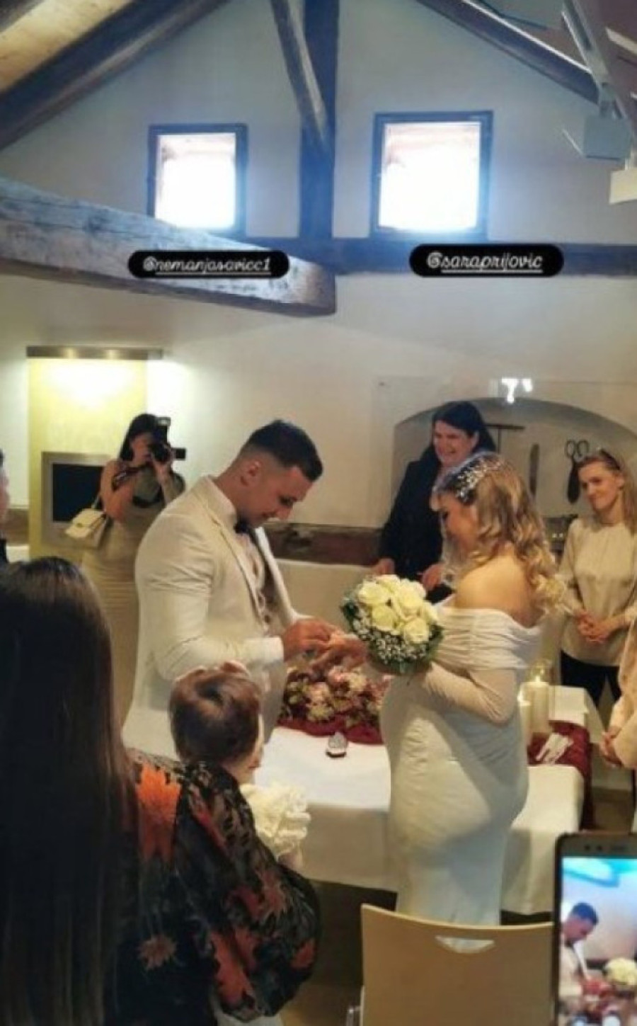 Oženio se brat Tanje Savić: Oboje zablistali u belom, emotivan prizor raznežio sve (FOTO)