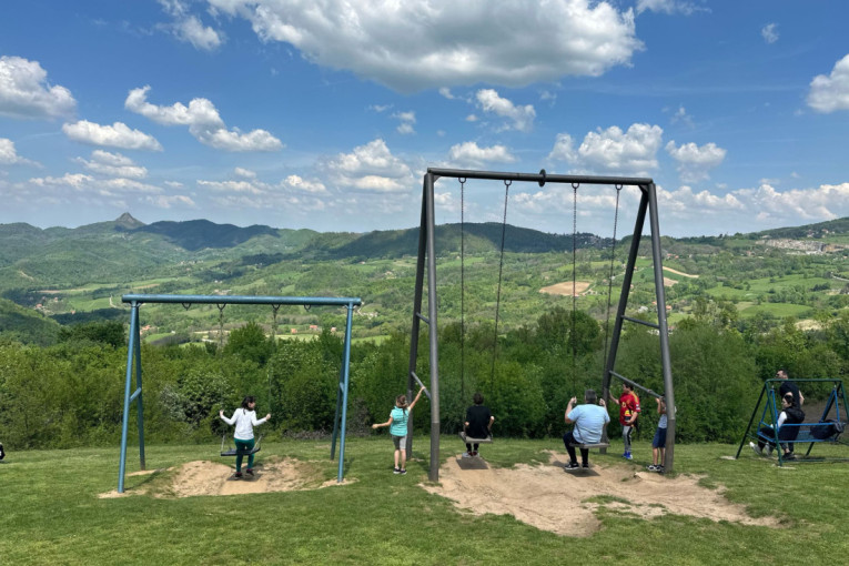 Rudnik postao hit destinacija: Svi žele fotku sa "insta-ljuljaške" (FOTO)