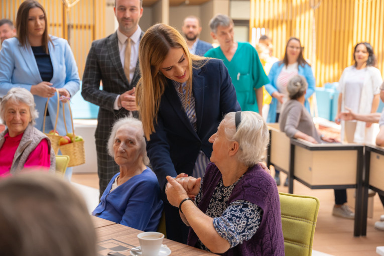 Đurđević Stamenkovski: Obraz jedne države ogleda se u poštovanju starijih (FOTO)