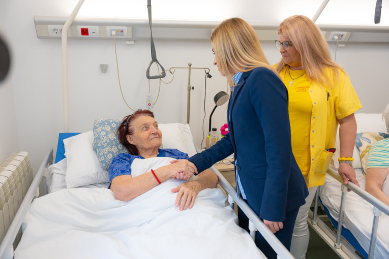 Đurđević Stamenkovski: Obraz jedne države ogleda se u poštovanju starijih (FOTO)