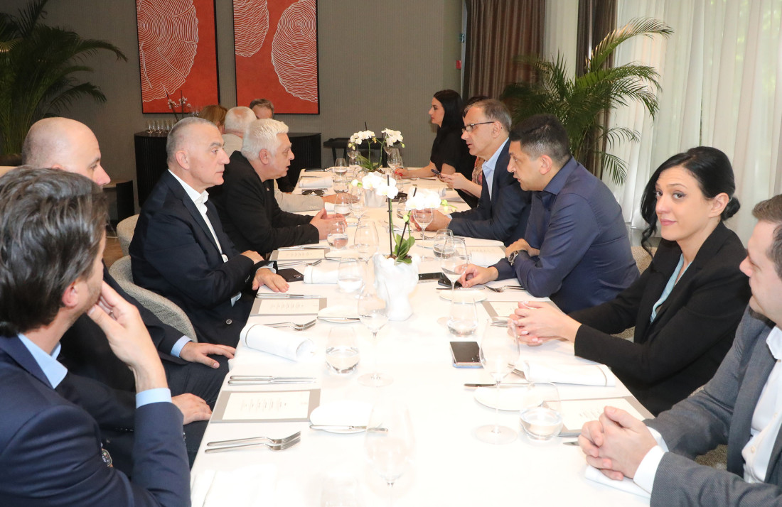 Macut u političkoj ofanzivi: Sastanci sa Vujićem, Balintom i Stankovićem u fokusu (FOTO)