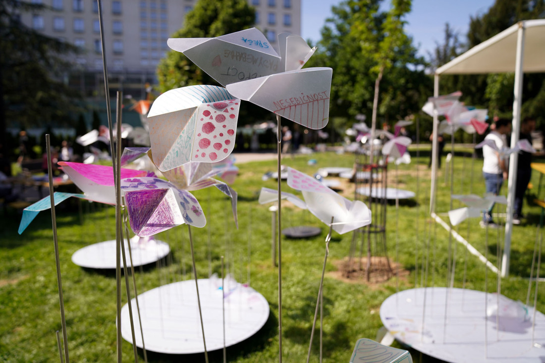 Kad porastem biću čovek: Ovo su današnje emotivne poruke vršnjaka ubijenih đaka iz "Ribnikara" (FOTO)