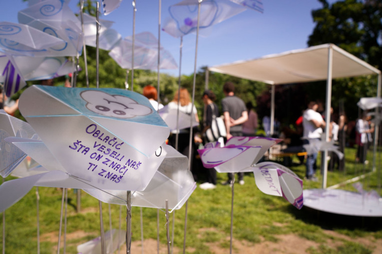 Kad porastem biću čovek: Ovo su današnje emotivne poruke vršnjaka ubijenih đaka iz "Ribnikara" (FOTO)