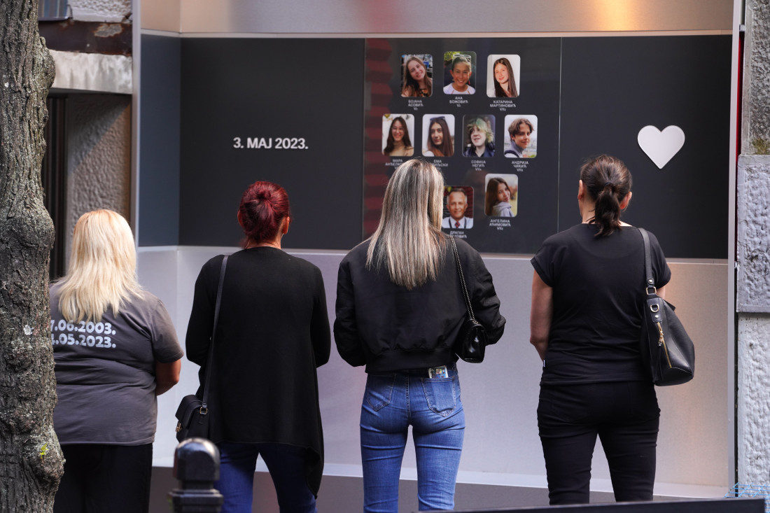 Kad porastem biću čovek: Ovo su današnje emotivne poruke vršnjaka ubijenih đaka iz "Ribnikara" (FOTO)