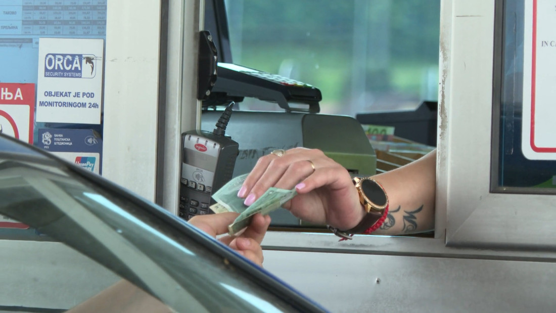 Pakao u Pakovraću: 18.000 vozila prošlo do 15 sati, a oni su sprečili potpuni kolaps (FOTO/VIDEO)