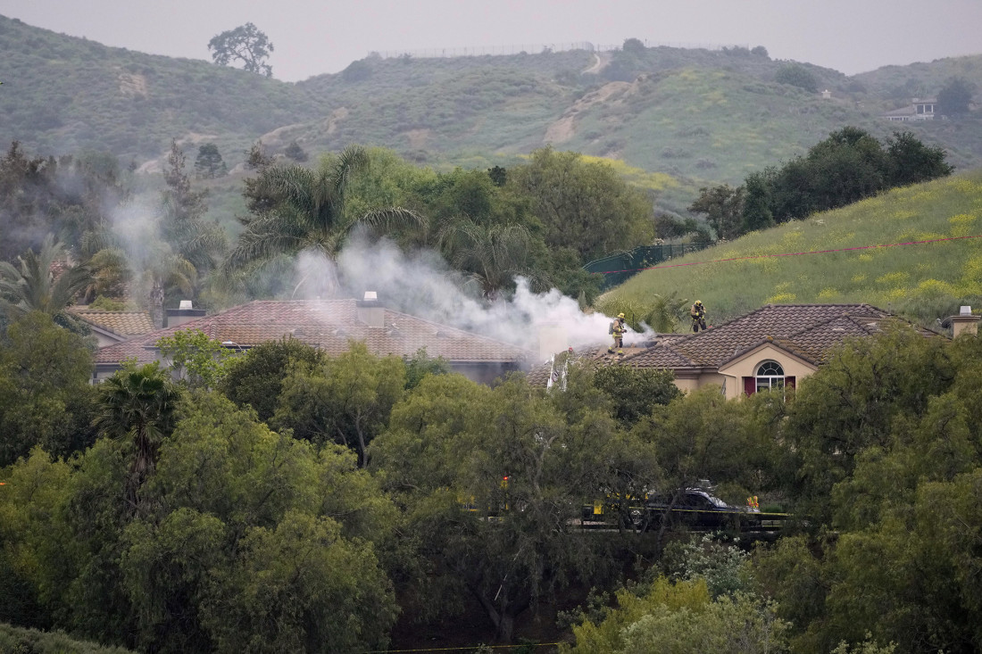 Avion se srušio kod Los Anđelesa! Letelica se zabila među kuće, ima mrtvih (FOTO/VIDEO)