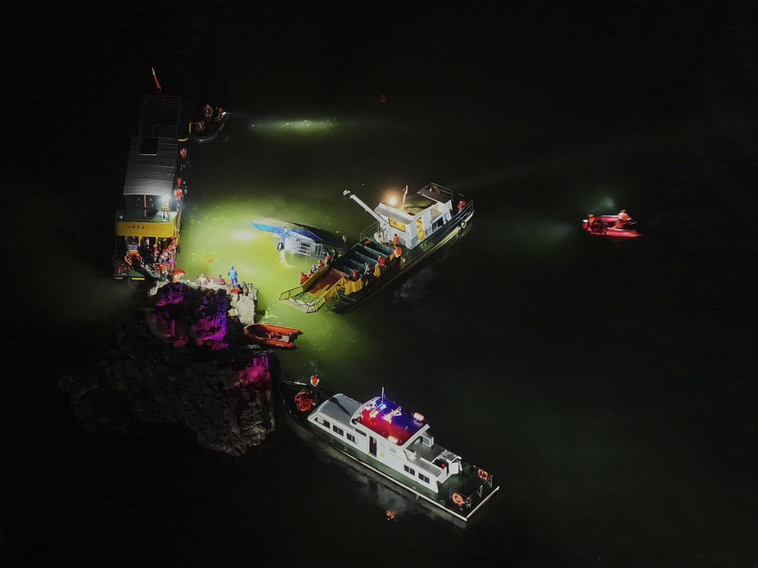 Prevrnuo se čamac: Ima mrtvih (FOTO)